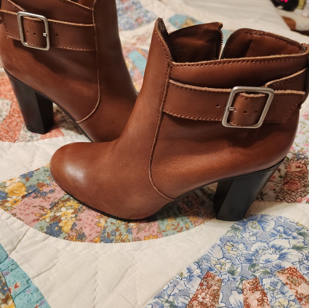 LIZ CLAIBORNE BOOTS
